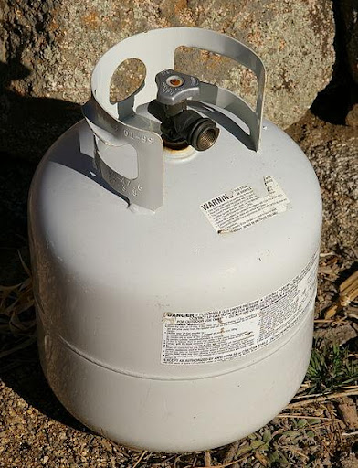 Propane gas tank